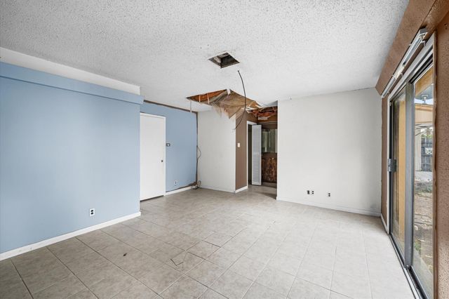 426 S 6th Street, La Porte, TX 77571