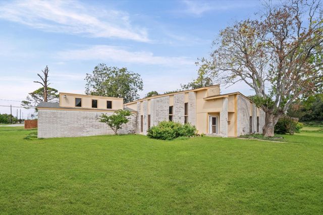 426 S 6th Street, La Porte, TX 77571