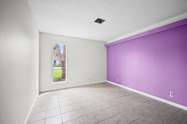 426 S 6th Street, La Porte, TX 77571