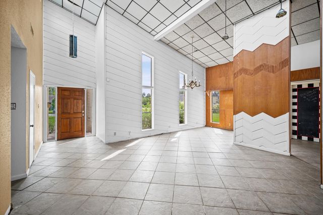 426 S 6th Street, La Porte, TX 77571