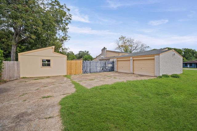 426 S 6th Street, La Porte, TX 77571