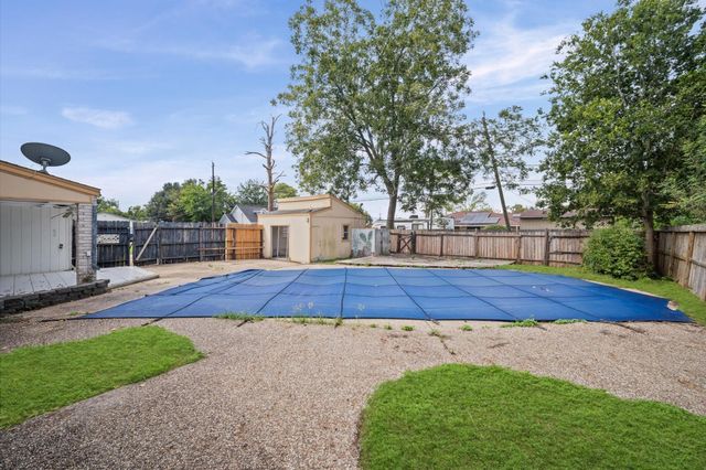 426 S 6th Street, La Porte, TX 77571