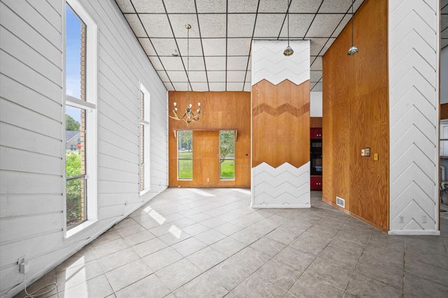 426 S 6th Street, La Porte, TX 77571