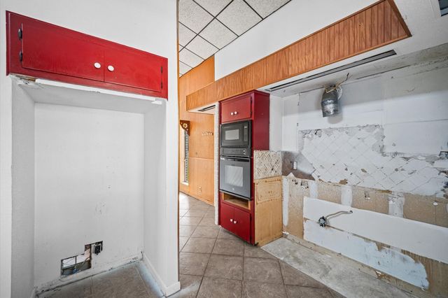 426 S 6th Street, La Porte, TX 77571