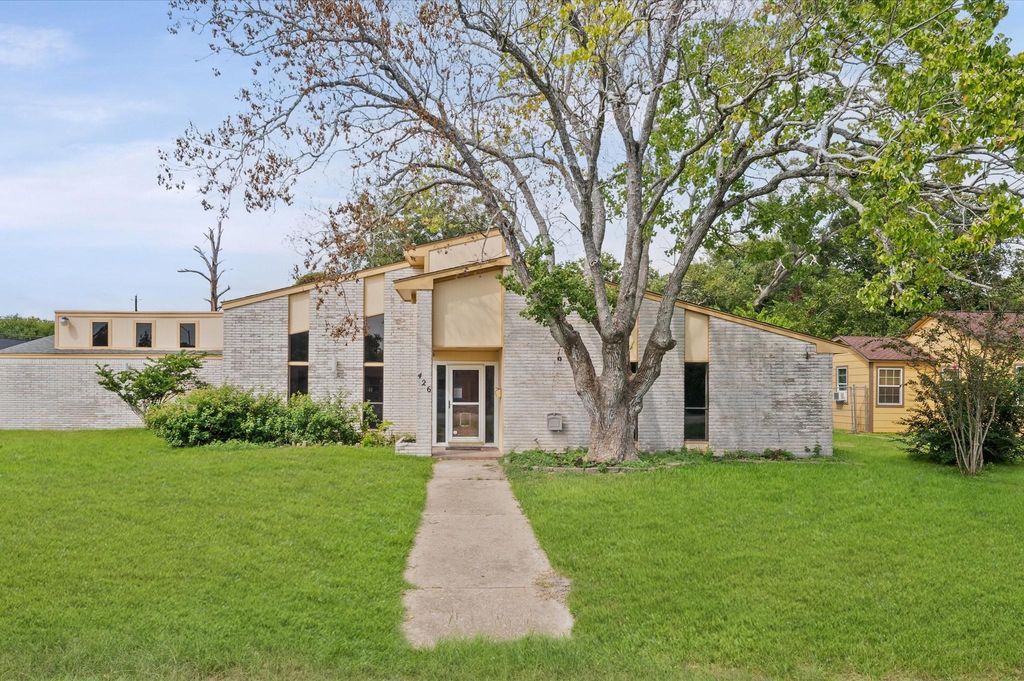 426 S 6th Street, La Porte, TX 77571