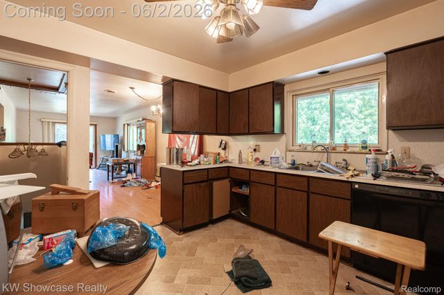 820 Clara Street, Commerce Charter Township, MI 48390