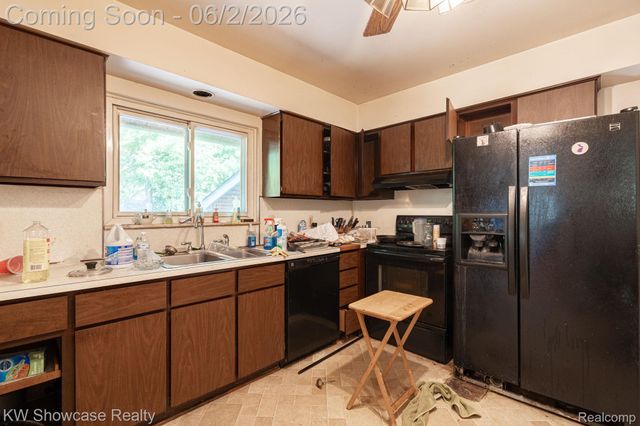 820 Clara Street, Commerce Charter Township, MI 48390