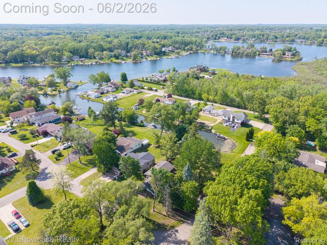 820 Clara Street, Commerce Charter Township, MI 48390