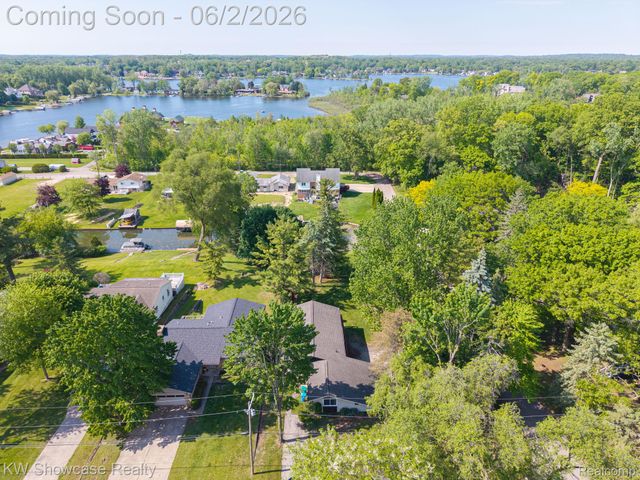 820 Clara Street, Commerce Charter Township, MI 48390