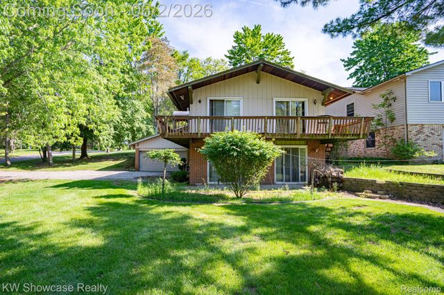820 Clara Street, Commerce Charter Township, MI 48390
