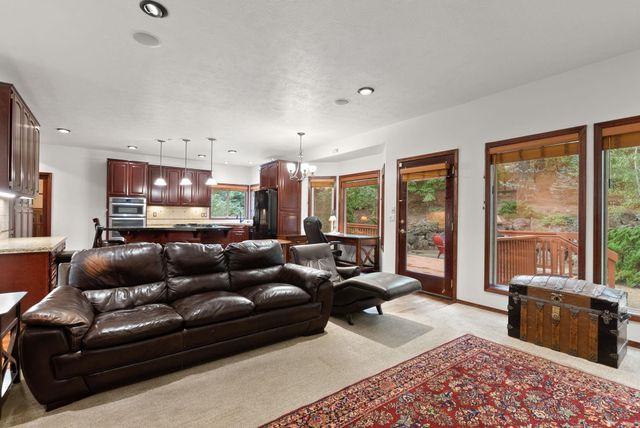 12910 S Fairway Ridge Ln, Spokane, WA 99224