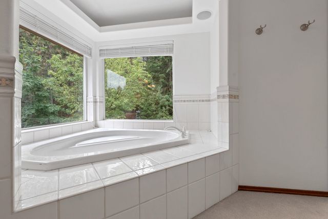 12910 S Fairway Ridge Ln, Spokane, WA 99224