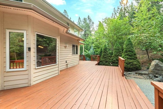 12910 S Fairway Ridge Ln, Spokane, WA 99224