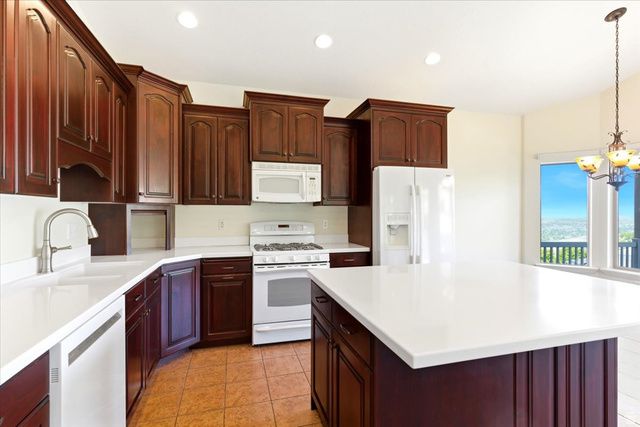 679 EDGEWOOD DR, North Salt Lake, UT 84054