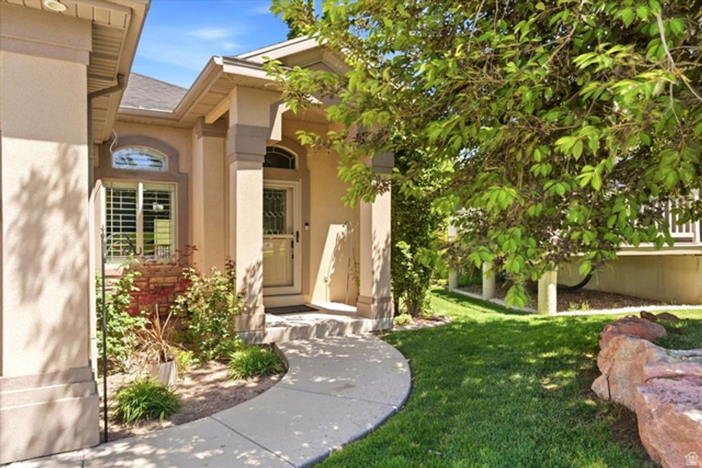 679 EDGEWOOD DR, North Salt Lake, UT 84054