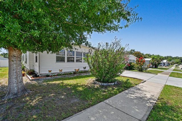 3902 JULIE DRIVE, Wesley Chapel, FL 33543