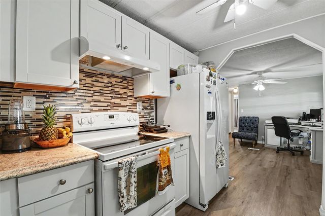 3902 JULIE DRIVE, Wesley Chapel, FL 33543