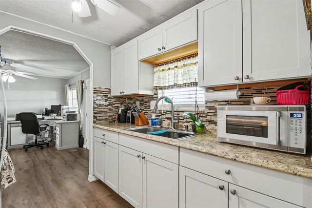 3902 JULIE DRIVE, Wesley Chapel, FL 33543