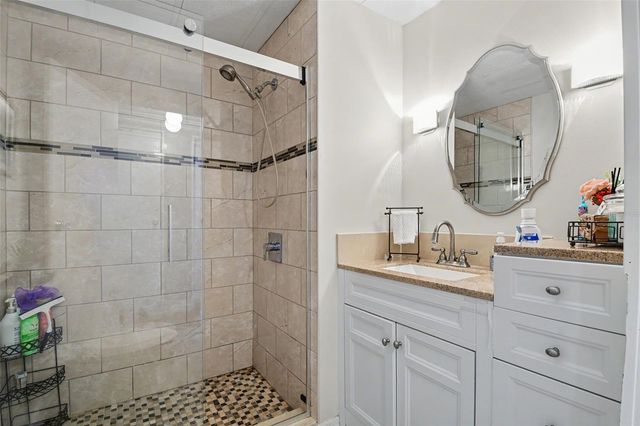 3902 JULIE DRIVE, Wesley Chapel, FL 33543