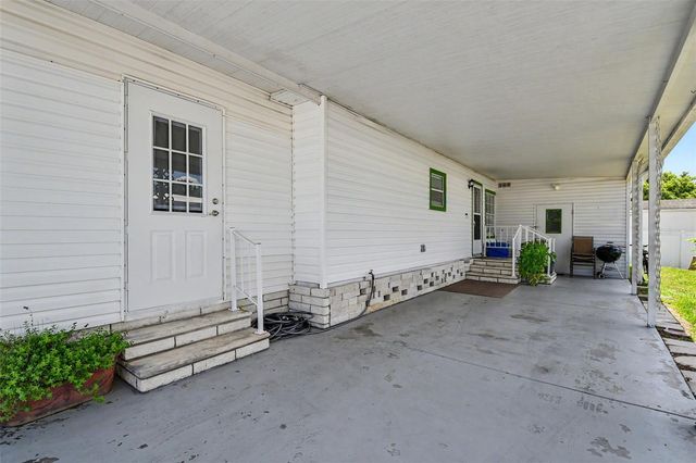 3902 JULIE DRIVE, Wesley Chapel, FL 33543