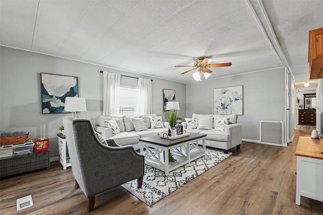 3902 JULIE DRIVE, Wesley Chapel, FL 33543