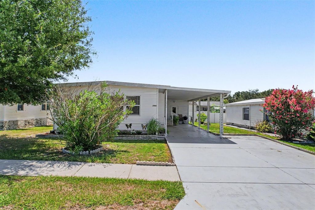 3902 JULIE DRIVE, Wesley Chapel, FL 33543