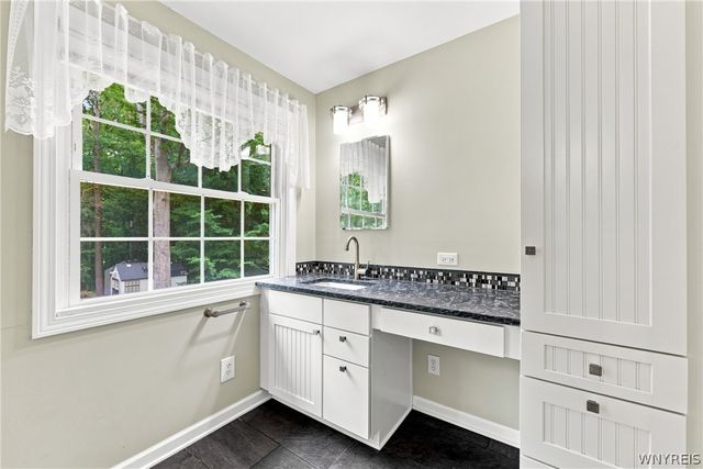 77 South Lane, Orchard Park, NY 14127
