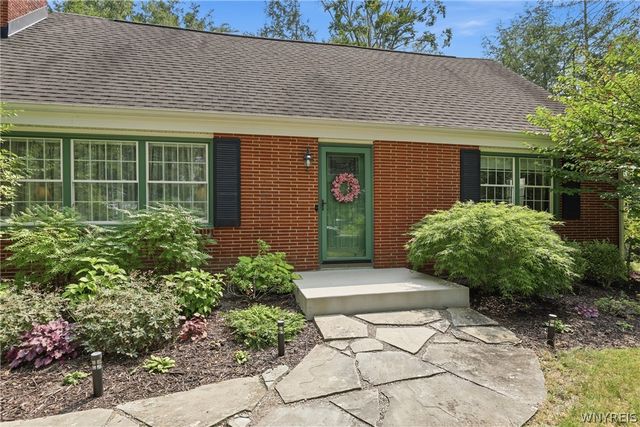 77 South Lane, Orchard Park, NY 14127