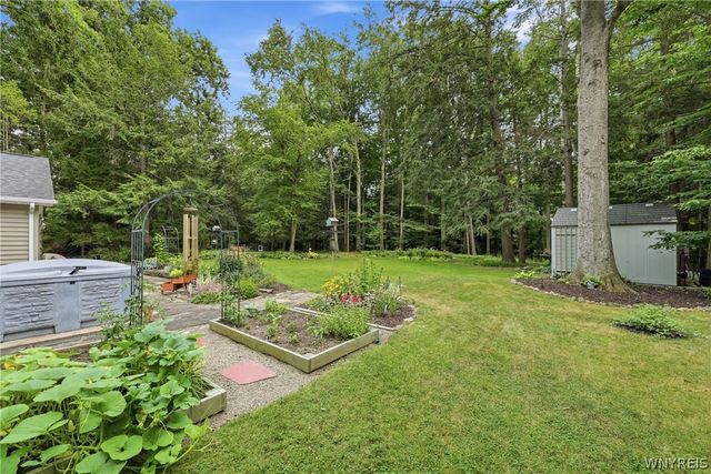77 South Lane, Orchard Park, NY 14127