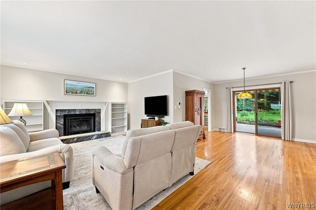 77 South Lane, Orchard Park, NY 14127
