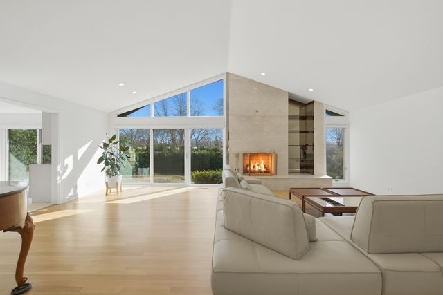 3623 Pebble Beach Road, Northbrook, IL 60062