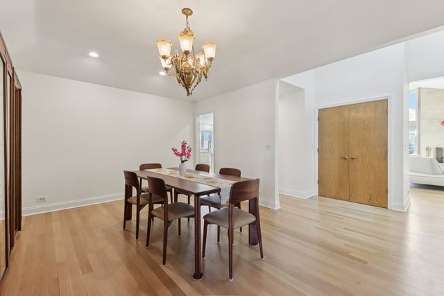 3623 Pebble Beach Road, Northbrook, IL 60062