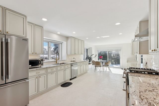 3623 Pebble Beach Road, Northbrook, IL 60062