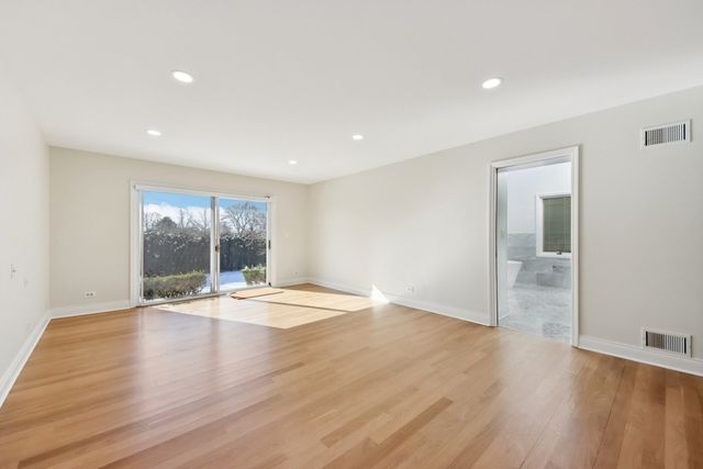 3623 Pebble Beach Road, Northbrook, IL 60062