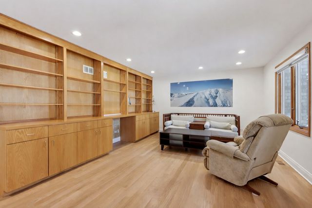 3623 Pebble Beach Road, Northbrook, IL 60062