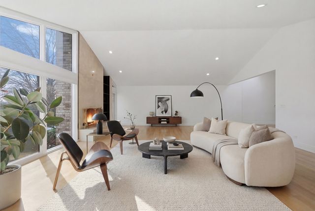 3623 Pebble Beach Road, Northbrook, IL 60062