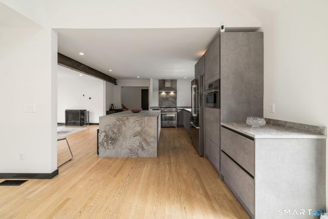 14 Fox Ridge, Guilford, CT 06437