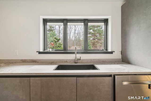 14 Fox Ridge, Guilford, CT 06437