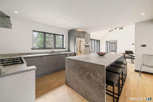 14 Fox Ridge, Guilford, CT 06437