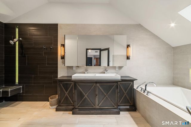 14 Fox Ridge, Guilford, CT 06437