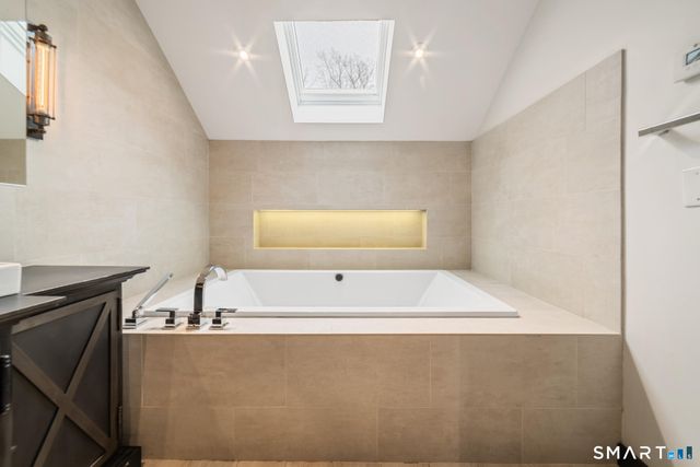 14 Fox Ridge, Guilford, CT 06437