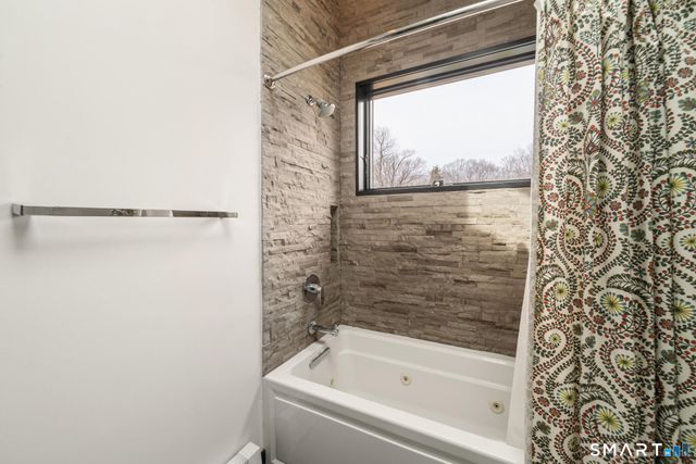 14 Fox Ridge, Guilford, CT 06437