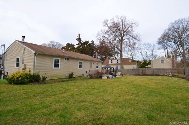 61 Manchester Road, Huntington, NY 11743