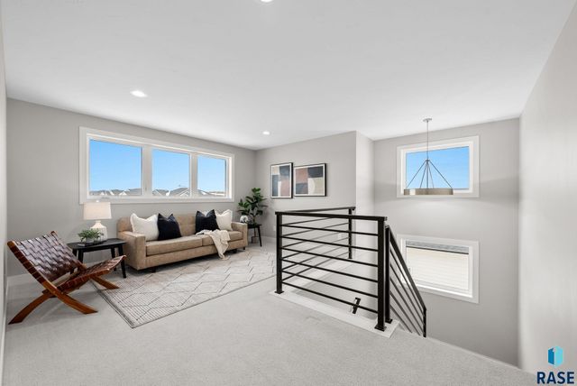 6604 E Hawker Cir Circle, Sioux Falls, SD 57110