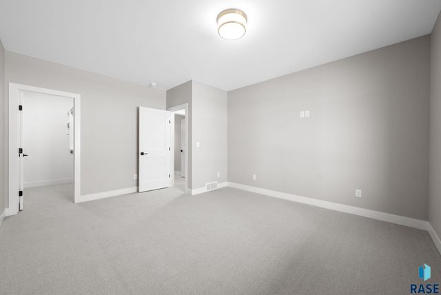 6604 E Hawker Cir Circle, Sioux Falls, SD 57110