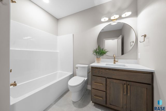 6604 E Hawker Cir Circle, Sioux Falls, SD 57110