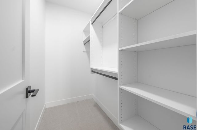 6604 E Hawker Cir Circle, Sioux Falls, SD 57110