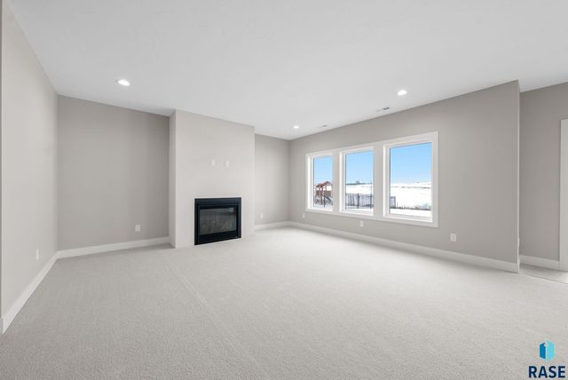 6604 E Hawker Cir Circle, Sioux Falls, SD 57110