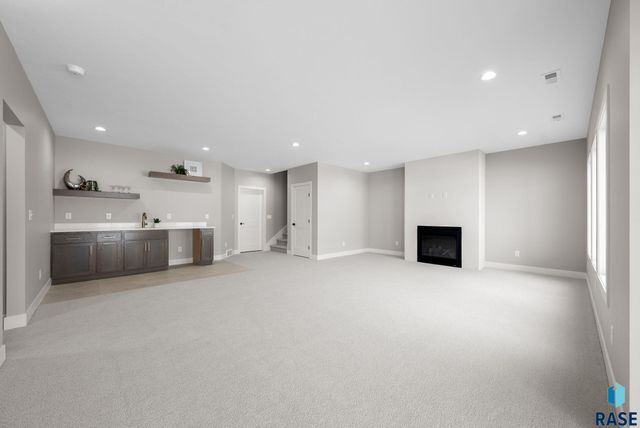 6604 E Hawker Cir Circle, Sioux Falls, SD 57110