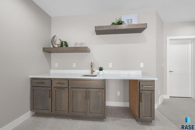 6604 E Hawker Cir Circle, Sioux Falls, SD 57110